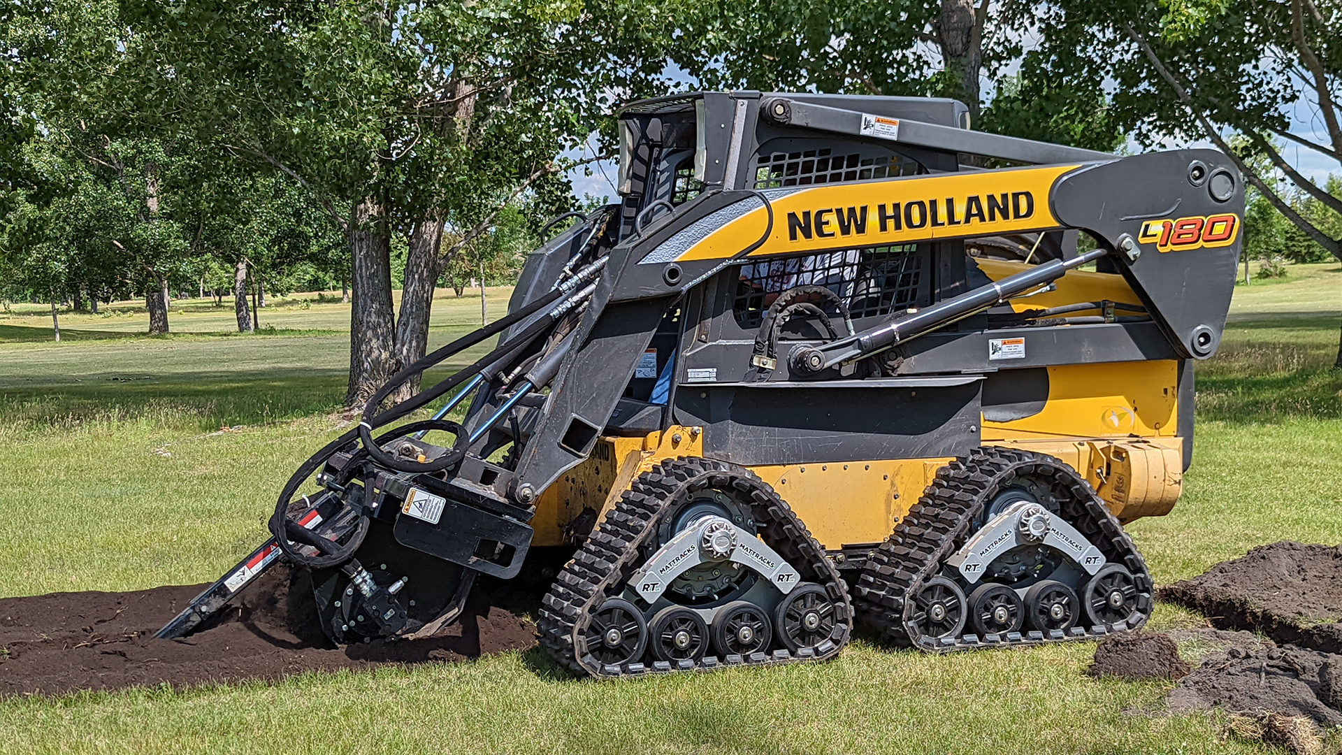 RT125 Series Tracks on a New Holland L180