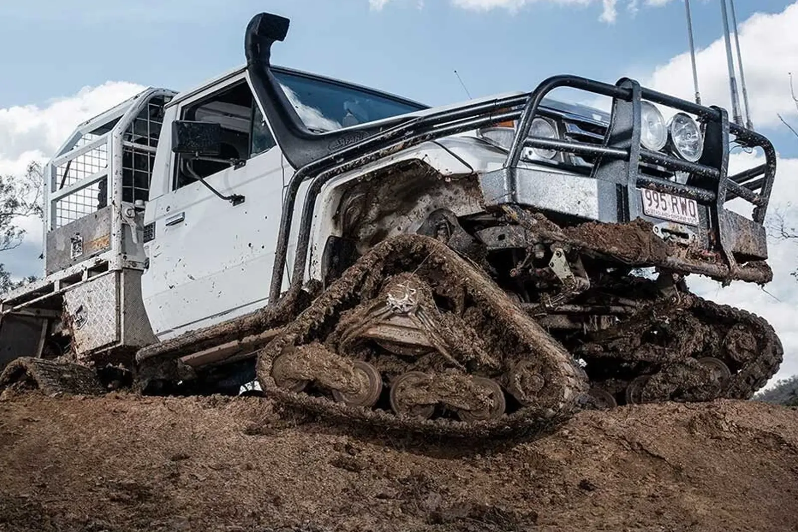 105M1-A2 Tracks on a Toyota Land Cruiser LC79