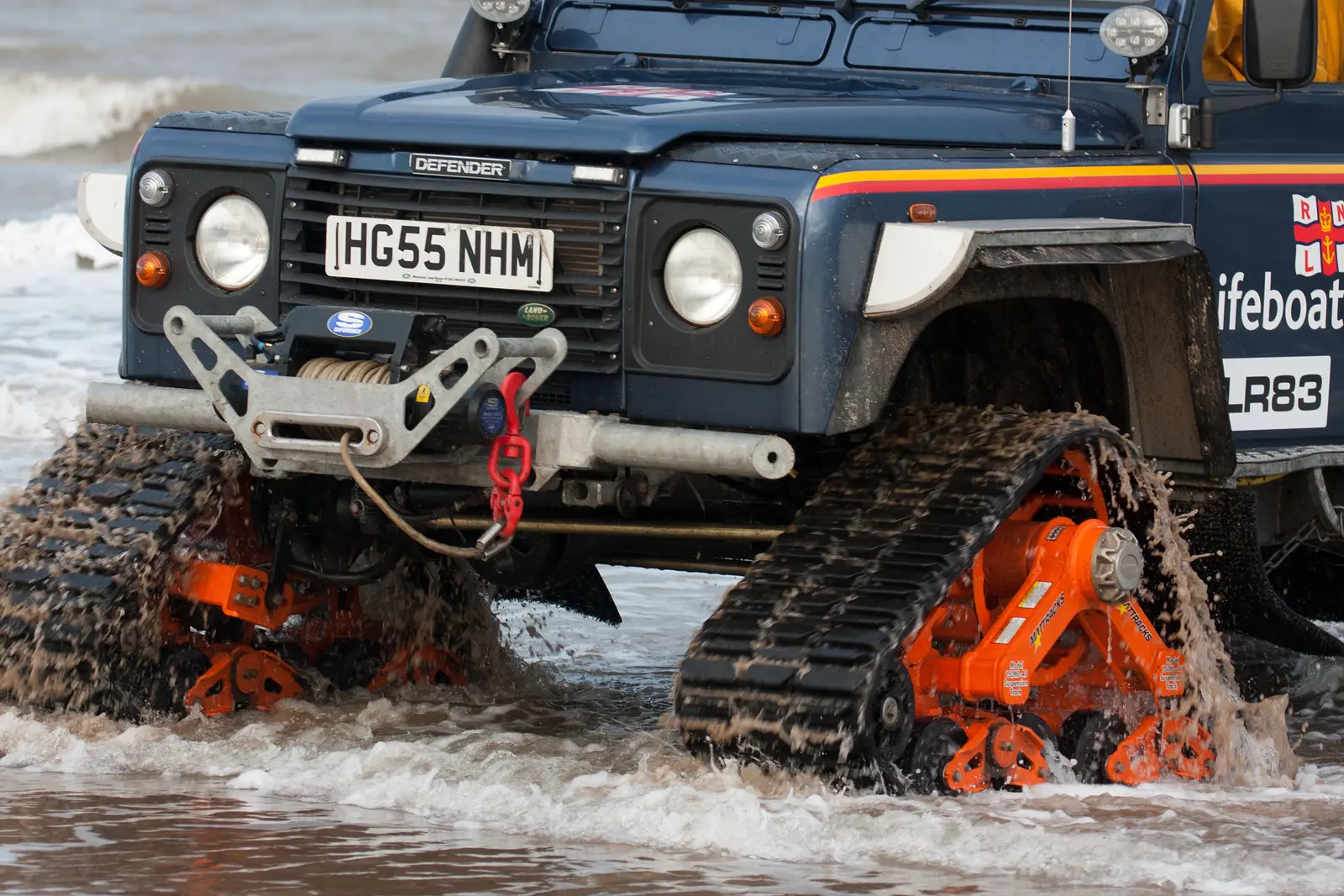 150M1-A1 Tracks on a Land Rover Defender