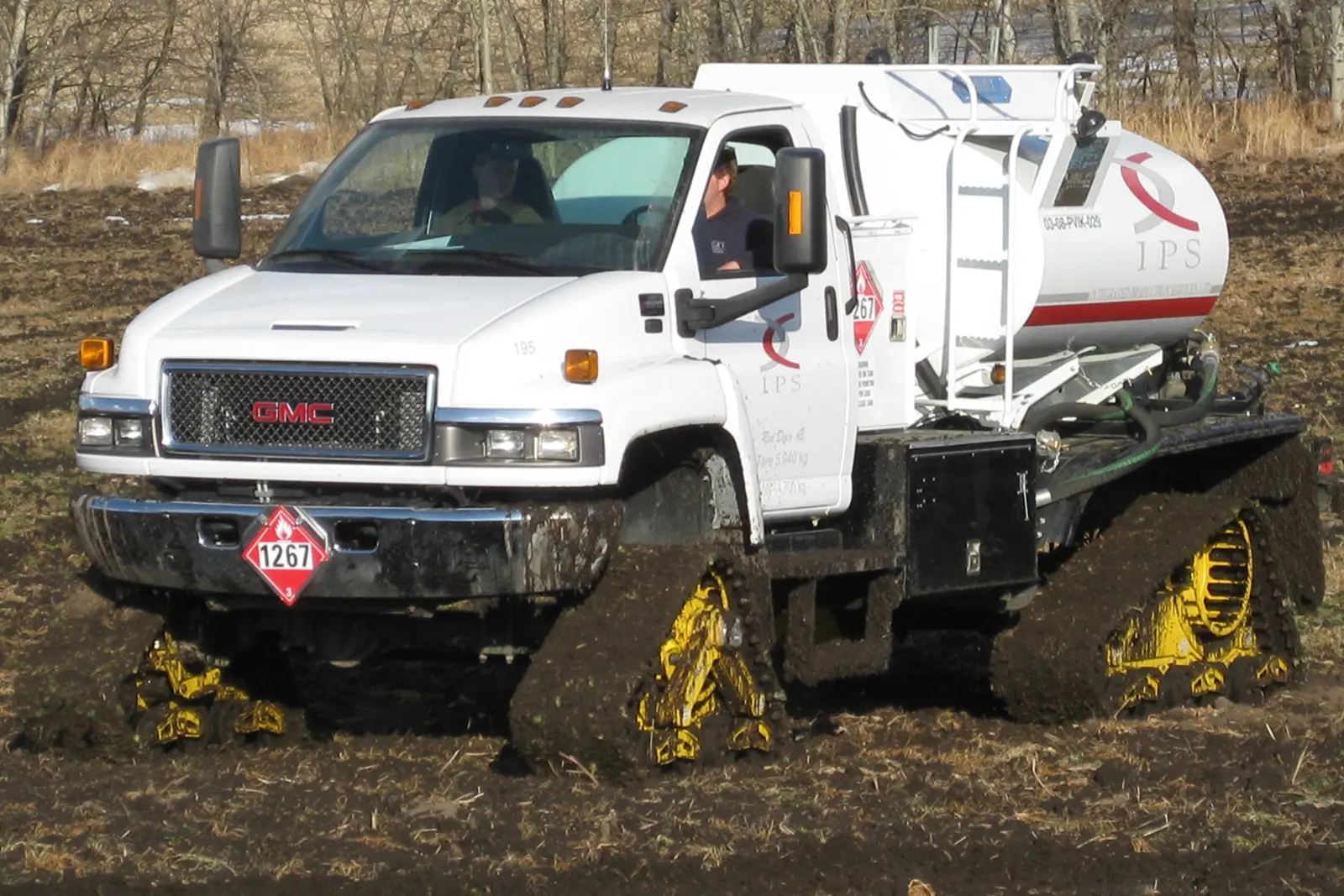 200M1-A1-CM Tracks on a GMC C5500