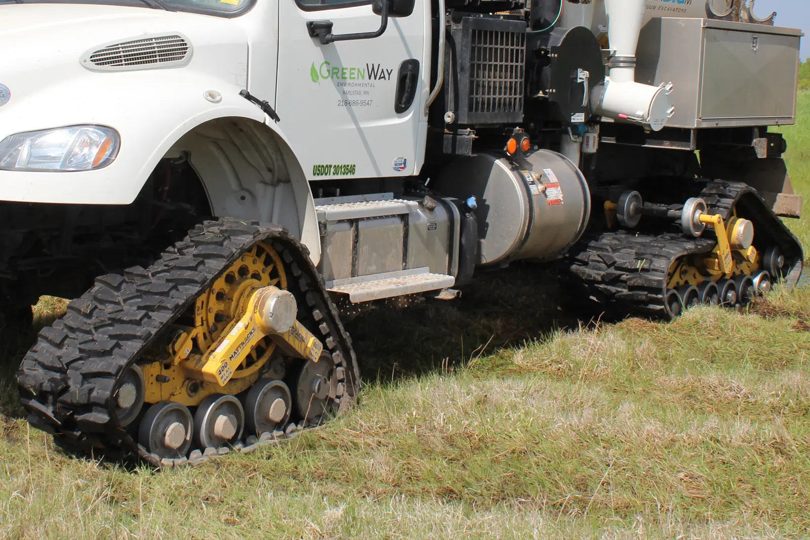400M1-A1 Tracks on a Freightliner M2 106