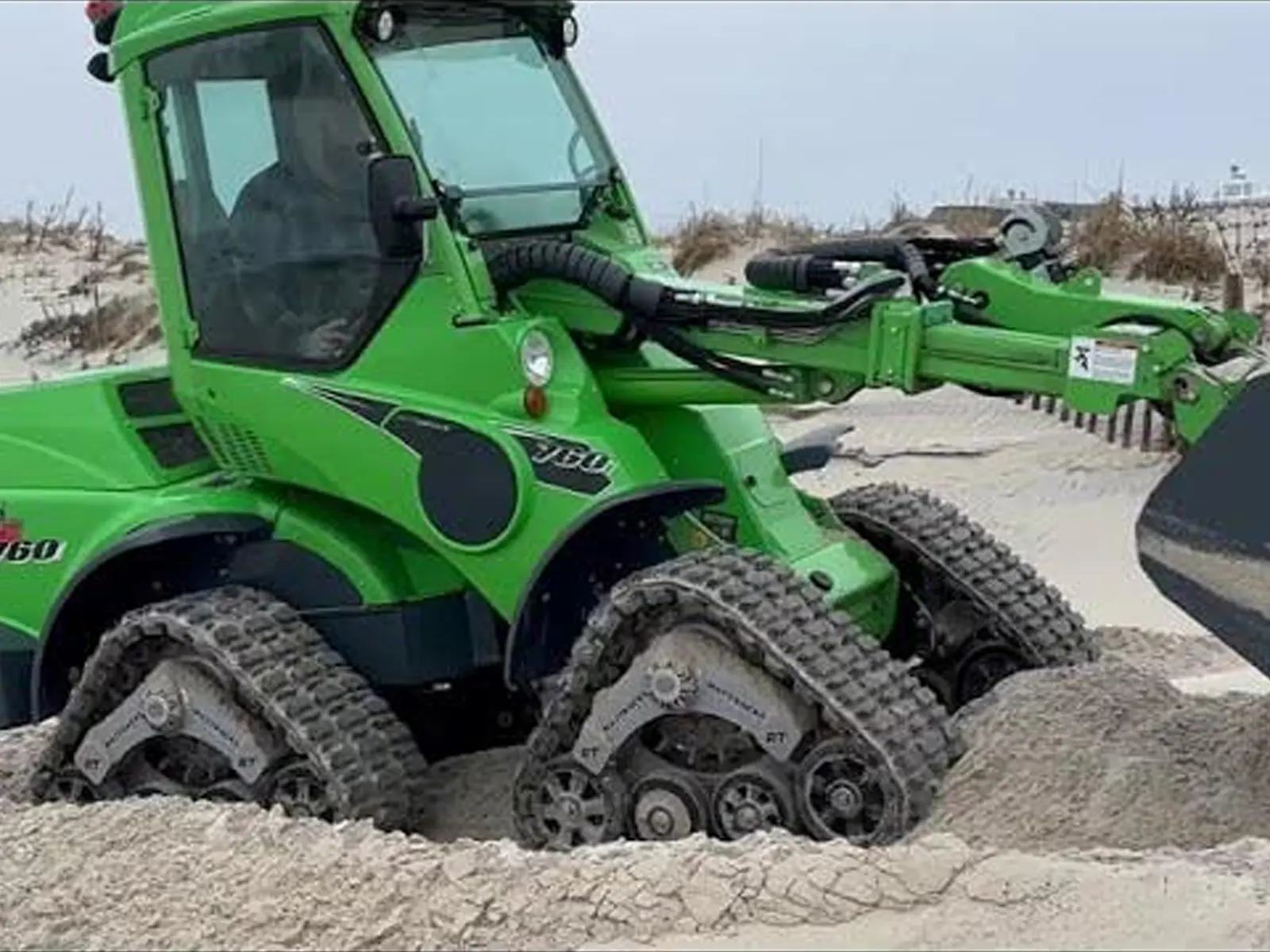 RT125 Series Tracks on an Avant 760i