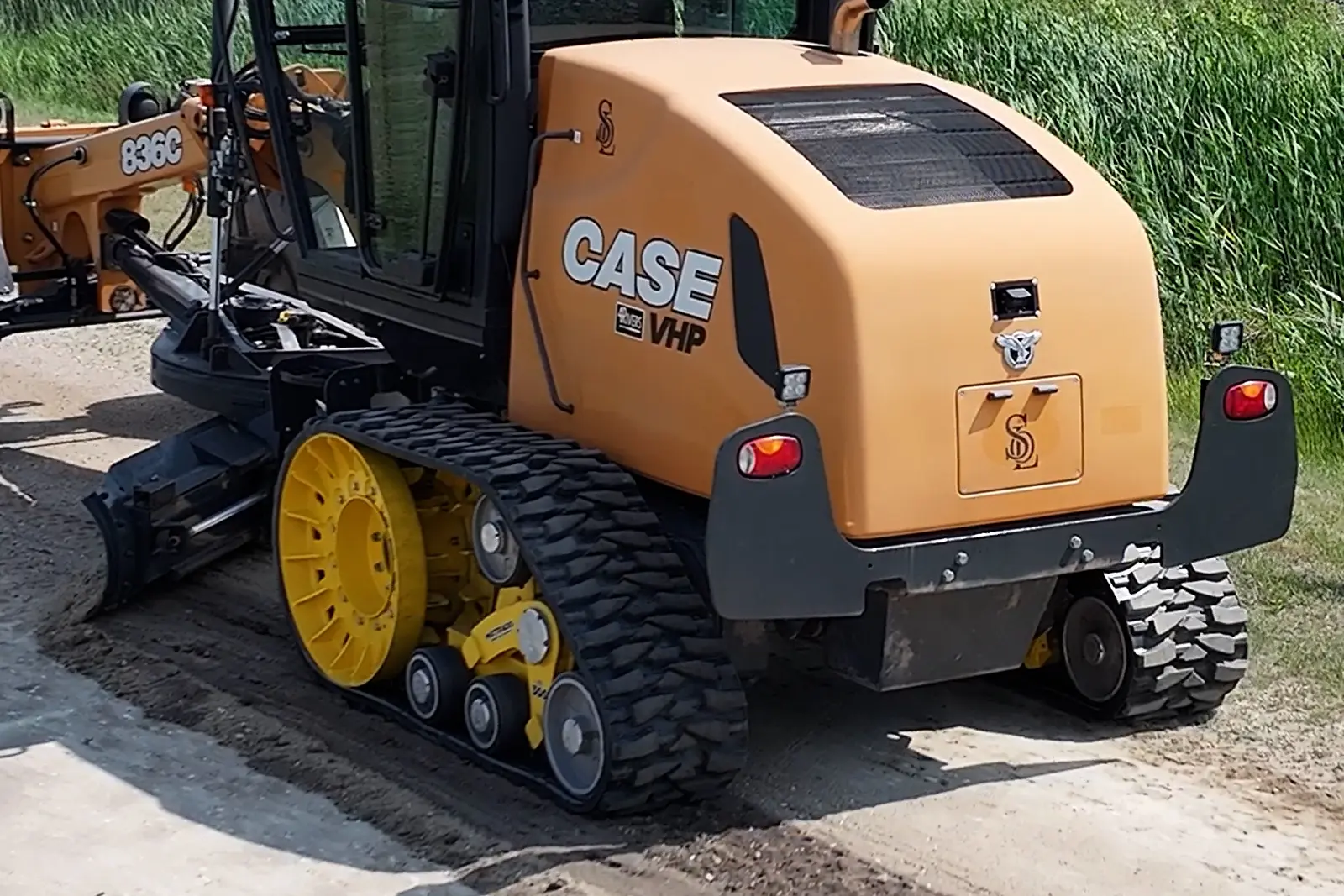 TD300 Tracks on a Case Grader 836C
