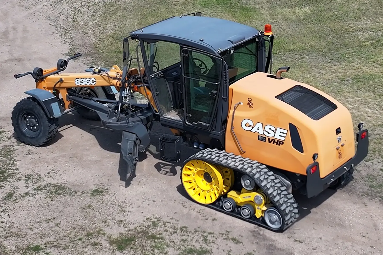 TD300 Tracks on a Case Grader 836C
